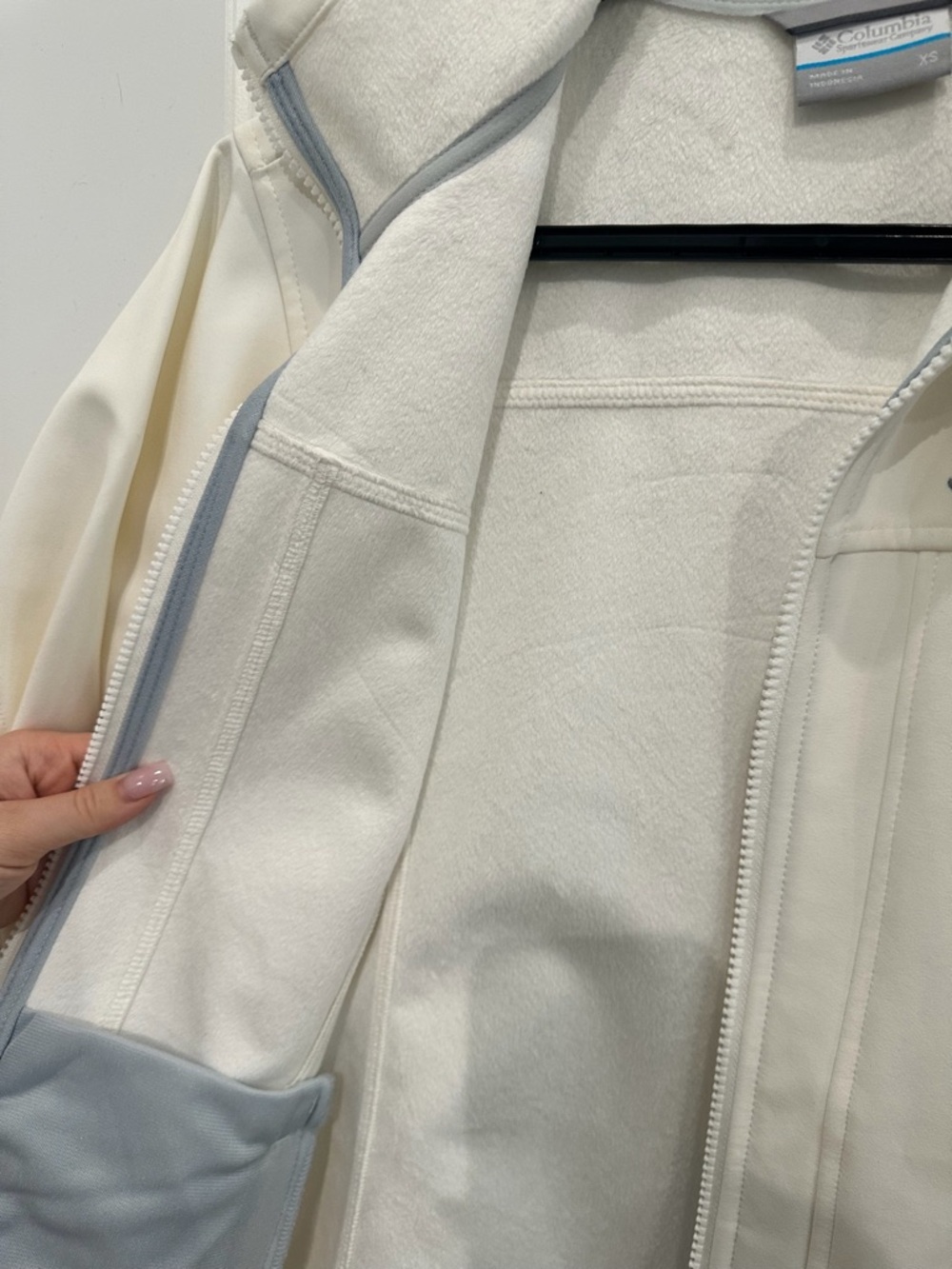 Columbia Off-White Softshell Jacket - Picture 3 of 3